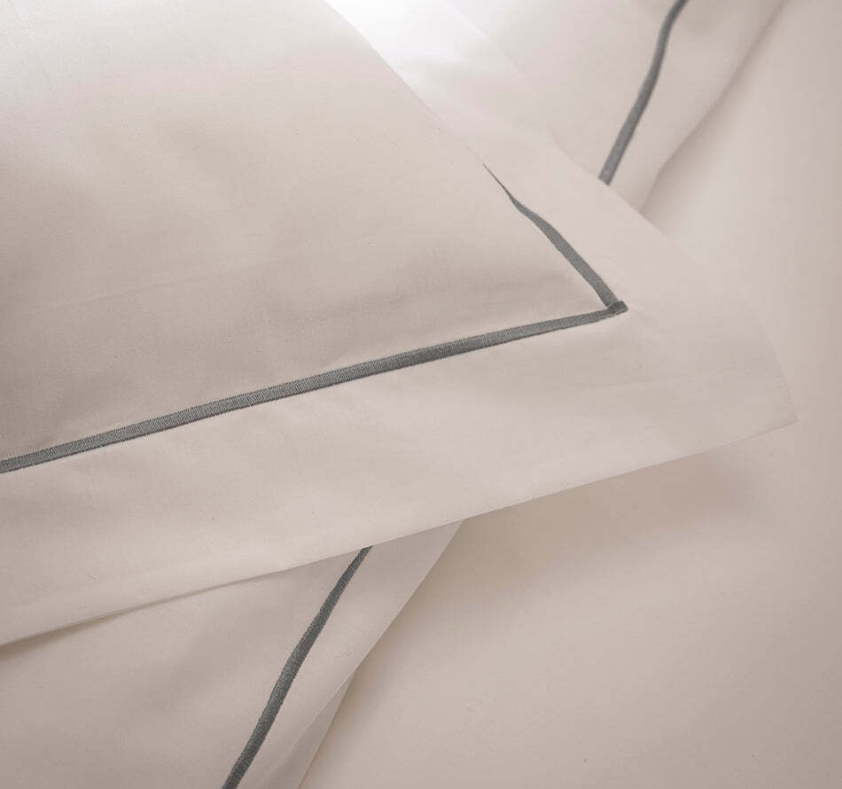 Комплект постельного белья Sardigna WHITE/GREY дизайнерская мягкая мебель Комплект постельного белья Sardigna WHITE/GREY - мебель от Como Casa